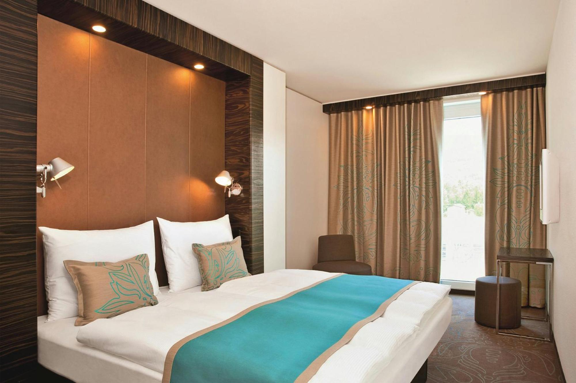 Room King Size bed